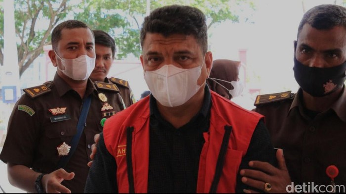 Zaini Yusuf diserahkan kejaksaan ke pengadilan.