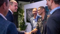 Pangeran William terlihat rapi dengan setelan jas dan kemeja serta dasi seperti biasanya. (Foto: Getty Images/Pool/Paul Grover)