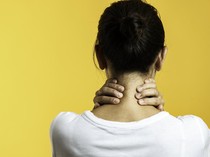 Leher Berkedut Tanda Punya Masalah Jantung? Dokter Bilang Gini
