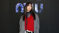 Yoona diundang ke acara Miu Miu Womenswear Spring/Summer 2023. (Foto: Getty Images for Miu Miu/Arnold Jerocki)