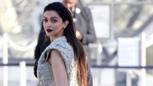 Deepika Padukone Tampil Edgy dengan Lipstik Gelap