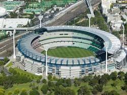 Posisi ke-3 ada Melbourne Cricket Ground (MCG) yang terletak di Yarra Park, Melbourne, Australia. Stadion ini memiliki kapasitas penonton sebanyak 100.024 kursi.