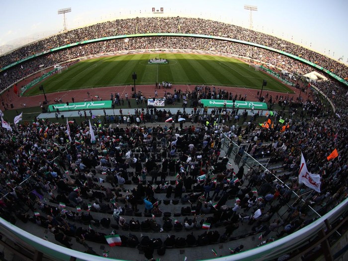 Foto-foto berikut ini menjabarkan deretan stadion sepakbola paling besar di dunia berdasarkan jumlah kapasitas penonton.