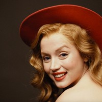 Setelah dirilis pada 28 September lalu, film Blonde dihujani kritikan karena ada beberapa penampilan Ana yang dinilai terlalu vulgar. Namun, aktris nomine Golden Globe Awards 2020 mempunyai argumen tersendiri. Lebih sulit bagi orang-orang untuk menyaksikan daripada saya saat membuat adegan itu karena saya paham apa yang saya lakukan dan saya merasa dilindungi saat membuatnya, ujar Ana kepada Entertainment Weekly. (Foto: Dok. Netflix)