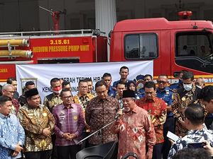 Anies Hibahkan 15 Mobil Damkar, Dikirim ke Sumbar hingga NTT