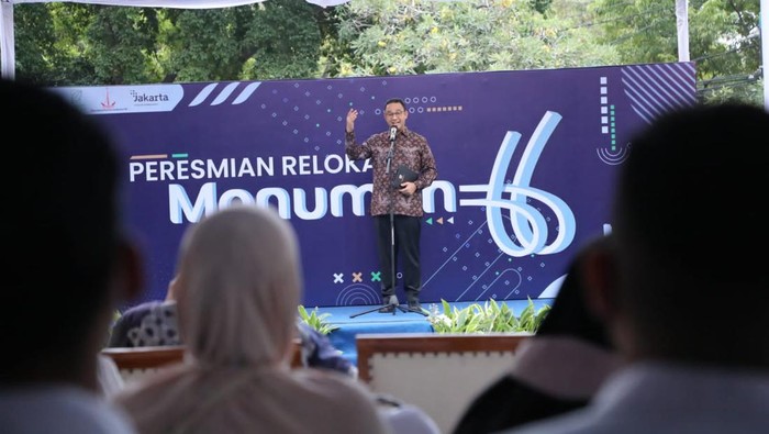 Gubernur DKI Jakarta Anies Baswedan resmi merelokasi Tugu 66 dari Rasuna Said, Jakarta Selatan, ke Taman Menteng, Jakarta Pusat.