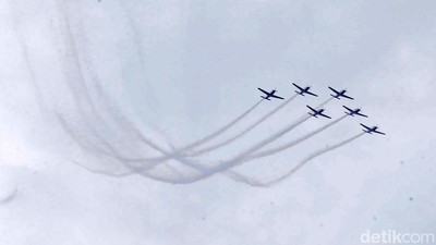 Atraksi Pesawat Tempur TNI Hiasi Langit Jakarta