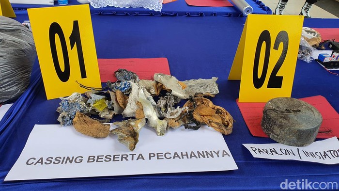 Barang bukti bom Barang bukti