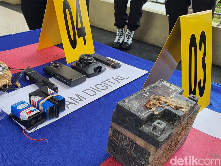 Penampakan Barang Bukti Peledak yang Disita dari Bomber di Inhu