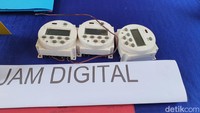 Timer atau jam digital ikut disita sebagai barang bukti bom yang meledak di Indragiri Hulu, Riau.  (Raja Adil Siregar/detikSumut)