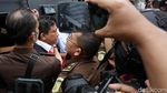 Berompi Tahanan, Ini Momen Ferdy Sambo Keluar Kejagung
