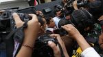 Berompi Tahanan, Ini Momen Ferdy Sambo Keluar Kejagung