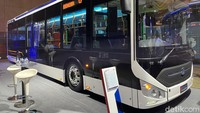 Busworld Southeast Asia 2022 digelar pada 5-7 Oktober 2022 di JIExpo Kemayoran Jakarta. Sesuai janjinya, pihak peserta pameran benar-benar menghadirkan berbagai line up bus listrik full baterai yang tentunya ramah lingkungan. Foto: Golden Dragon/Luthfi Anshori/oto.detik.com