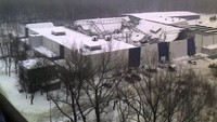 Meski bukan kategori gedung pencakar langit, namun ambruknya Katowice Trade Hall di Polandia cukup tragis. Peristiwa nahas tersebut terjadi pada 2006 yang disebabkan salju yang menumpuk di atas gedung.