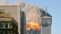 Ambruknya gedung World Trade Center pada 11 September 2001 mungkin menjadi yang paling banyak sorotan dunia. Gedung Kembar tersebut ambruk setelah ditabrak pesawat.