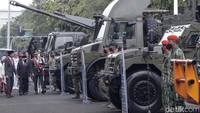 Sejumlah alutsista yang dipamerkan di depan Istana yaitu Meriam 155 MM Caesar milik Kostrad TNI AD. Alutsista ini buatan Prancis tahun 2012.