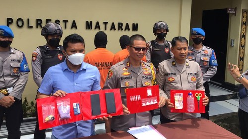 Dua bandar sabu jaringan Batam dibekuk Polresta Mataram, Rabu (5/10/2022).