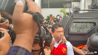 Ferdy Sambo bersama kelima tersangka pembunuhan Brigadir J diserahkan kepada jaksa. Mereka segera disidang. (Rizky AM/detikcom)