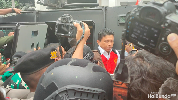 Penampakan Ferdy Sambo Cs Usai Diserahkan ke Jaksa