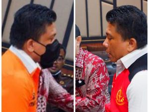 Baju Oranye Ferdy Sambo Berganti Rompi Merah