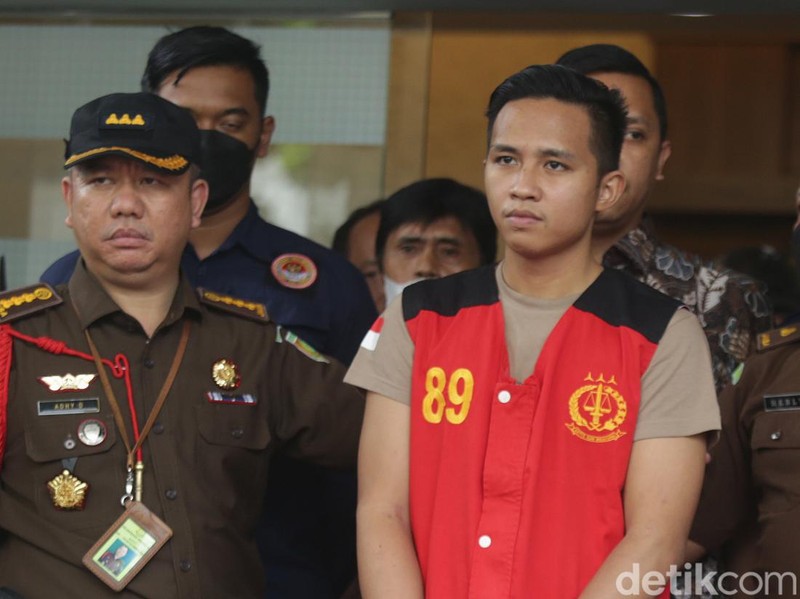 Bripka RR, Kuat Maruf dan Bharada E diperlihatkan kepada wartawan di Kejaksaan Agung, Jakarta, Rabu (5/10/2022). Ini foto-fotonya.