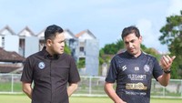 Dukungan moral dan material diberikan kepada orang tua korban sebagai bentuk permintaan maafnya. Juragan99 dikenal sebagai sosok yang perhatian pada tim Arema Malang hingga penggemar klub sepak bolanya yang disebut Aremania. Foto: Instagram/juragan_99