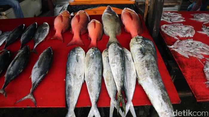 Geliat Ekonomi di Pasar Ikan Ngrimase Olilit Tanimbar Pasar Ngrimase Olilit Saumlaki, merupakan salah satu pasar ikan di Kabupaten Kepulauan Tanimbar. Berbagai ikan dijual di pasar ini.