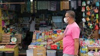 Para pedagang di Pasar Ngrimase Olilit mayoritas merupakan nasabah BRI. Seperti Wilhemus Venyapwain, dia biasa menabung hasil keuntungan dari jual ikan di BRI.