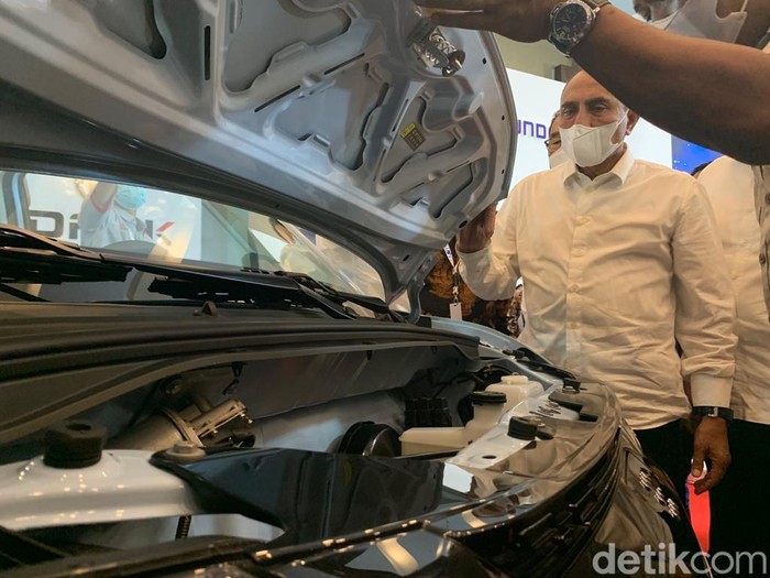 Gubernur Sumut Edy Rahmayadi kunjungi pameran otomotif GIIAS Medan 2022.