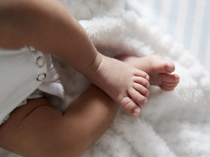 Ilustrasi Kaki Bayi Baru Lahir Terlihat Bengkok, Ini Alasannya Bun