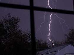 Kenapa Suara Petir dan Kilat Tidak Muncul Bersamaan, Jawabannya Bikin Takjub