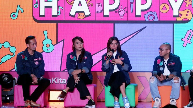 Indosat Gandeng Najwa Shihab Indosat Ooredoo Hutchison melalui brand Tri hadirkan program Generasi Happy. Indosat menggandeng Najwa Shihab.