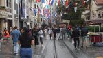 Penampakan Turis yang Hidupkan Lagi Jalanan Istanbul