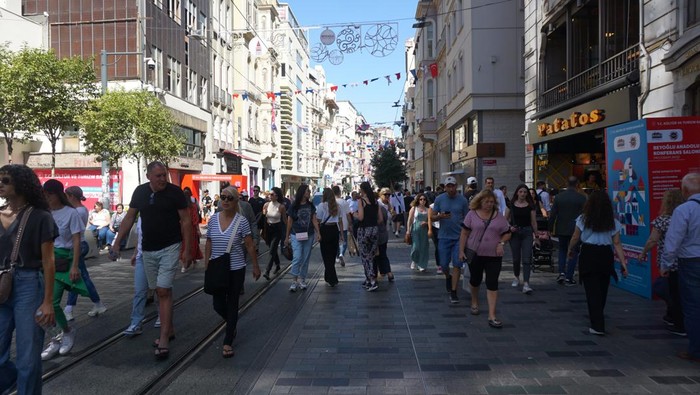 Situasi Jalanan Kota Istanbul yang dipenuhi wisatawan
