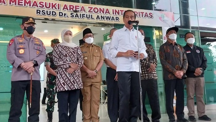 jokowi di RSSA Malang jenguk korban tragedi kanjuruhan