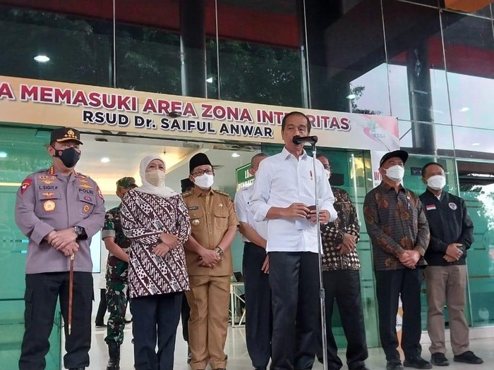 jokowi di RSSA Malang jenguk korban tragedi kanjuruhan