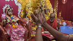 Kala Anak Gadis India Disembah Bak Dewi Durga