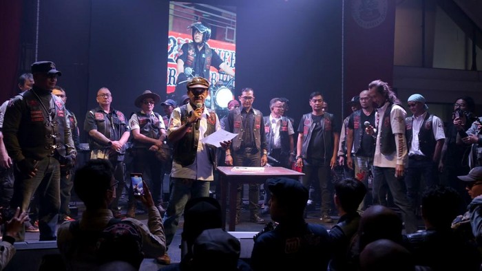 Juru bicara sekaligus Ketua Dewan Adat Bikers Brotherhood MC (BBMC) Indonesia meminta perkumpulan Bikers Brotherhood 1% MC (BB1%MC) untuk tidak menggunakan logo BBMC Indonesia dan membubarkan diri.