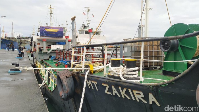 Kapal tanker MT Zakira yang ditangkap di perairan Kepri.