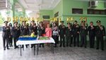 Kapolda Riau Beri Kejutan Danrem Wira Bima di HUT TNI