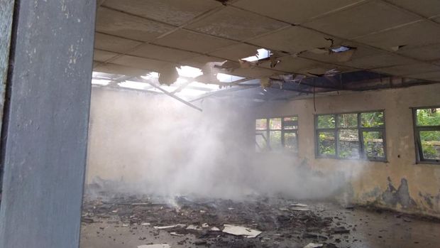 Eks bangunan SMK Gajah Mungkur Kecamatan Baturetno Wonogiri terbakar.
