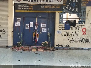 Tragedi Kanjuruhan Berawal dari 1 Suporter yang Terjepit di Pintu 13