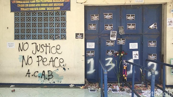 Kenapa Pintu Stadion Ditutup Saat Tragedi Kanjuruhan?