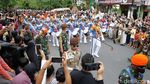 Meriahnya Kirab Drumband HUT TNI ke-77 di Malioboro Jogja