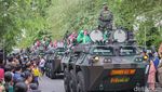 Meriahnya Kirab Drumband HUT TNI ke-77 di Malioboro Jogja