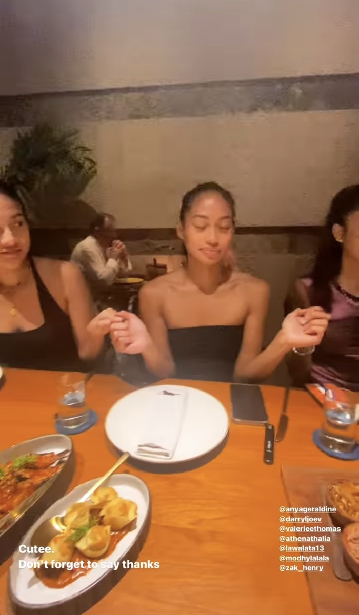 Liburan ke Bali, Anya Geraldine Jajan Mie Gacoan Sampai Kepedasan! Liburan ke Bali, Anya Geraldine Jajan Mie Gacoan Sampai Kepedasan!