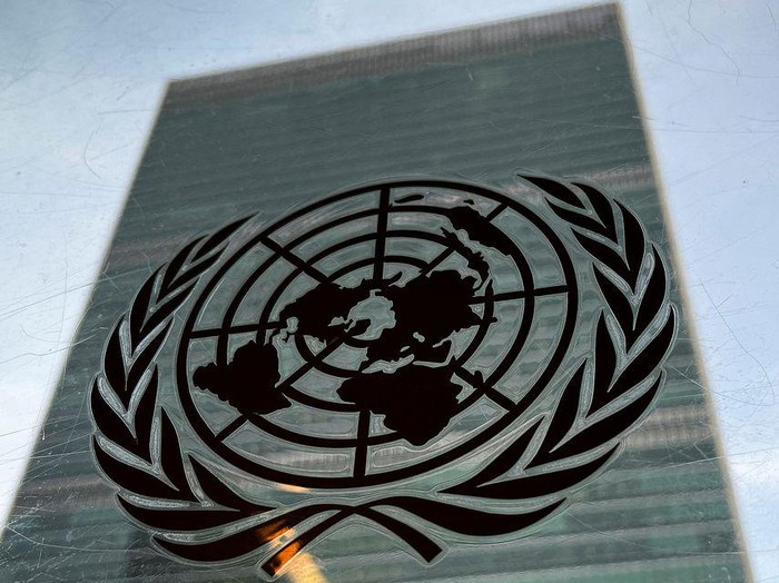 The United Nations headquarters building is pictured with a UN logo in the Manhattan borough of New York City, New York, U.S., March 1, 2022. REUTERS/Carlo Allegri/File Photo