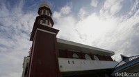Masjid ini tetap berdiri megah mesku usia sudah mencapai 125 tahun.