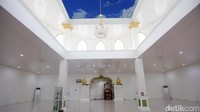 Masjid ini terdiri dari 2 lantai.