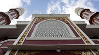Melihat Masjid Tertua dan Terbesar di Saumlaki